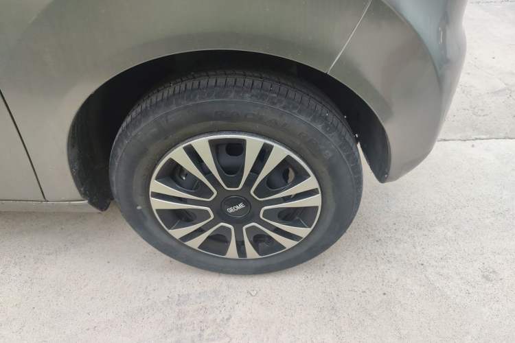Used Geely Galaxy Panda 2023 Panda Mini 200km Endurance Bear Right Front Wheel Hub