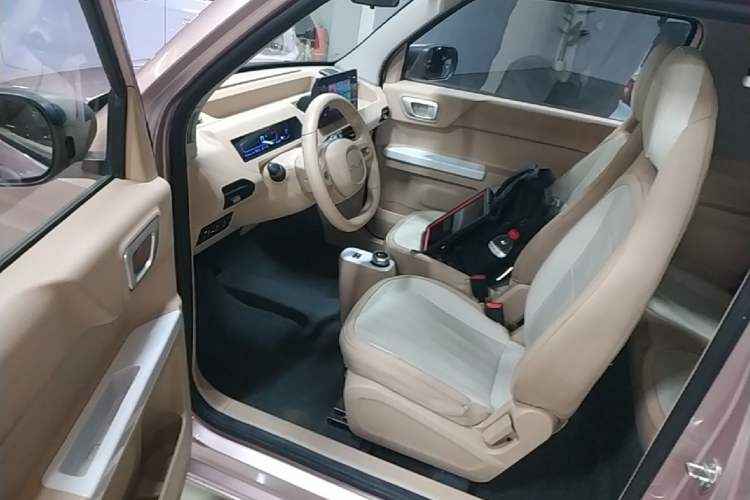 Used Geely Galaxy Panda 2023 Panda Mini 200km Endurance Bear Driver Seat