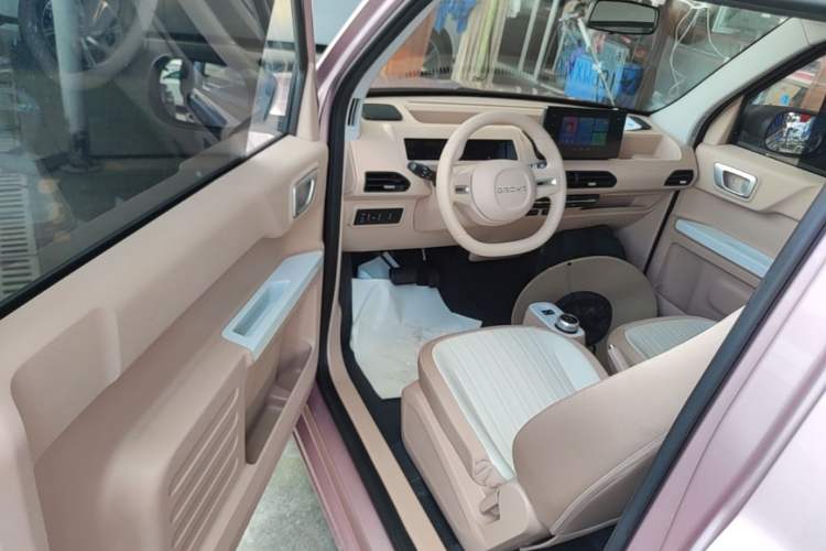 Used Geely Galaxy Panda 2023 Panda Mini 200km Endurance Bear Driver Seat