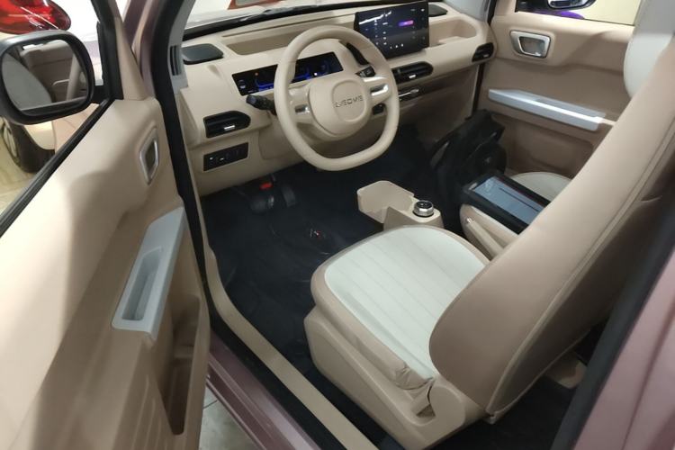 Used Geely Galaxy Panda 2023 Panda Mini 200km Endurance Bear Driver Seat