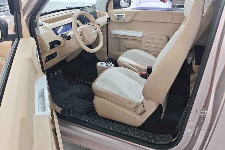 Used Geely Galaxy Panda 2023 Panda Mini 200km Endurance Bear Driver Seat