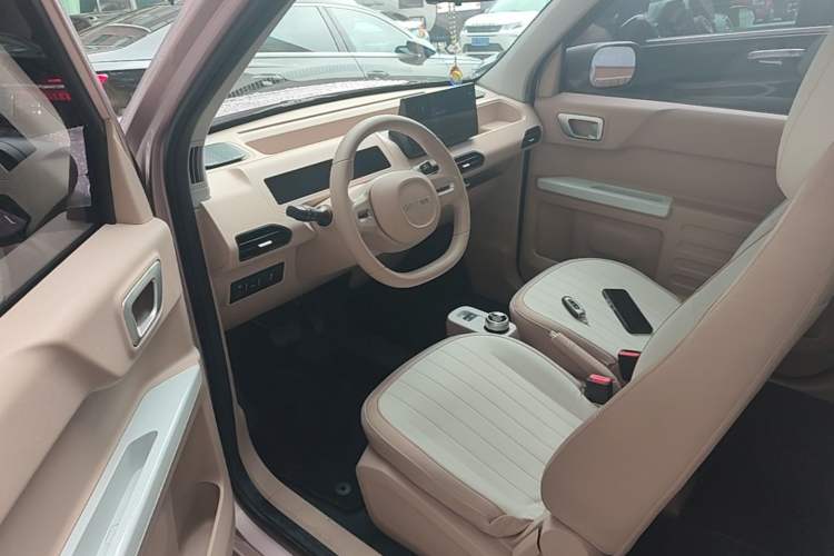 Used Geely Galaxy Panda 2023 Panda Mini 200km Endurance Bear Driver Seat