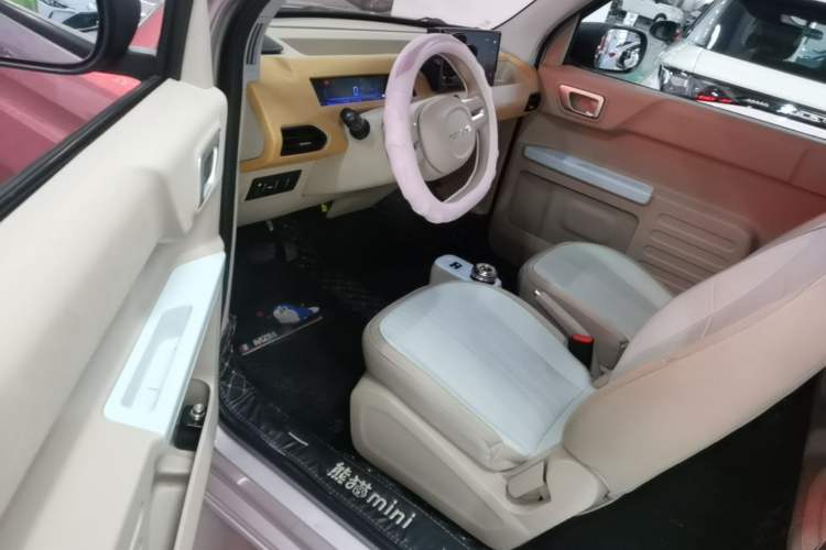 Used Geely Galaxy Panda 2023 Panda Mini 200km Endurance Bear Driver Seat