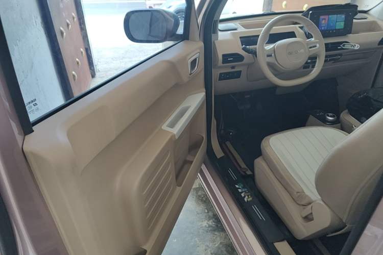 Used Geely Galaxy Panda 2023 Panda Mini 200km Endurance Bear Driver Seat