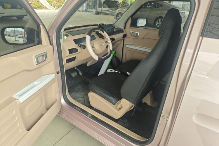 Used Geely Galaxy Panda 2023 Panda Mini 200km Endurance Bear Driver Seat
