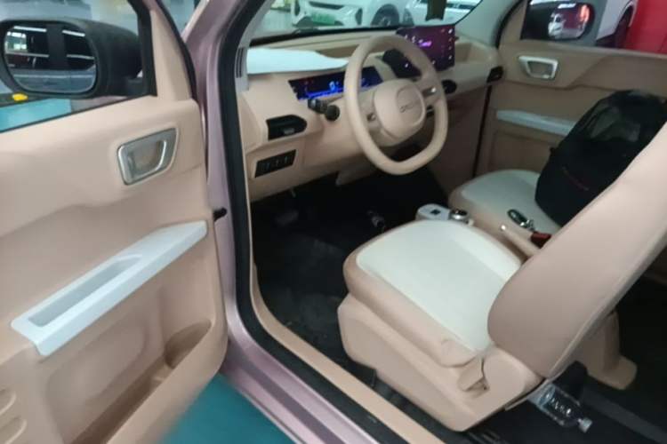 Used Geely Galaxy Panda 2023 Panda Mini 200km Endurance Bear Driver Seat