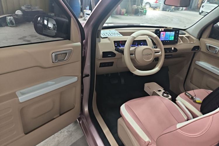 Used Geely Galaxy Panda 2023 Panda Mini 200km Endurance Bear Driver Seat