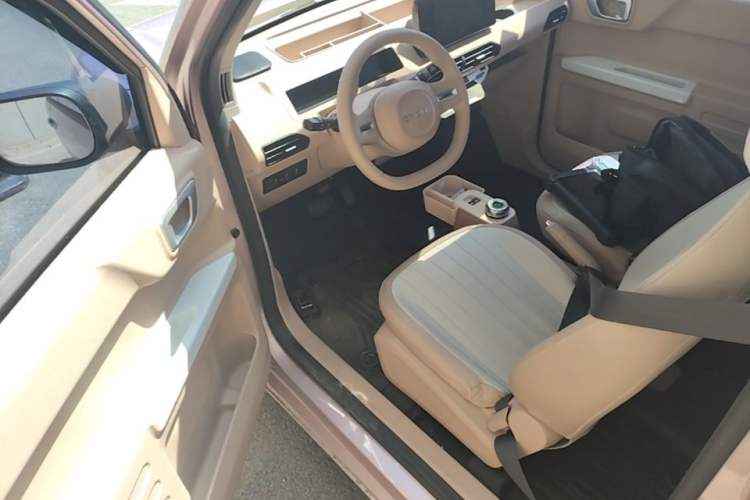 Used Geely Galaxy Panda 2023 Panda Mini 200km Endurance Bear Driver Seat
