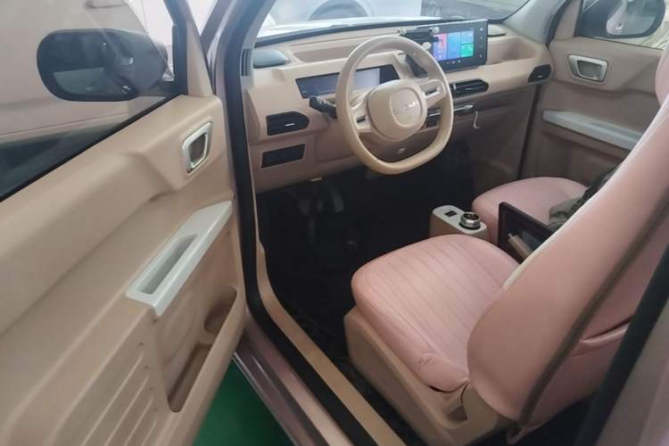 Used Geely Galaxy Panda 2023 Panda Mini 200km Endurance Bear Driver Seat