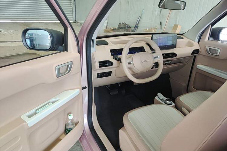 Used Geely Galaxy Panda 2023 Panda Mini 200km Endurance Bear Driver Seat