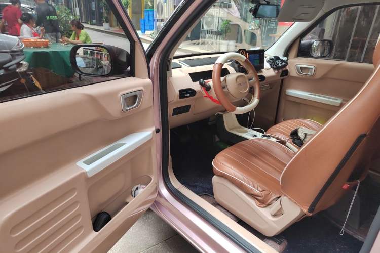 Used Geely Galaxy Panda 2023 Panda Mini 200km Endurance Bear Driver Seat