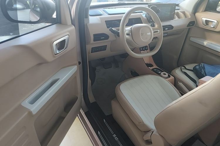 Used Geely Galaxy Panda 2023 Panda Mini 200km Endurance Bear Driver Seat