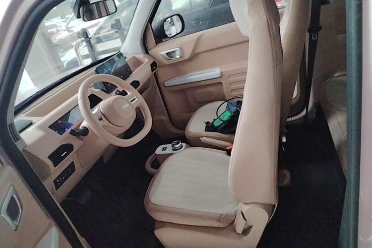 Used Geely Galaxy Panda 2023 Panda Mini 200km Endurance Bear Driver Seat