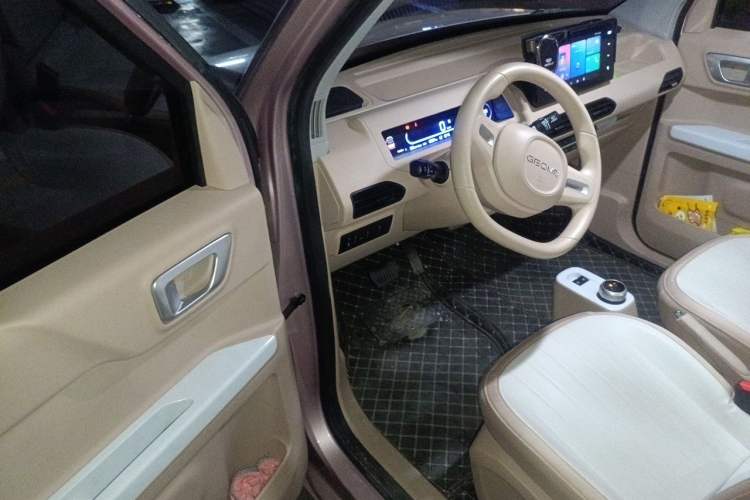 Used Geely Galaxy Panda 2023 Panda Mini 200km Endurance Bear Driver Seat