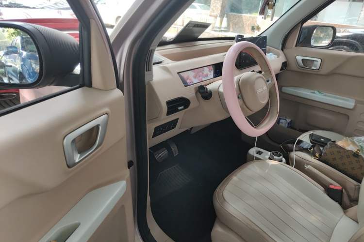 Used Geely Galaxy Panda 2023 Panda Mini 200km Endurance Bear Driver Seat