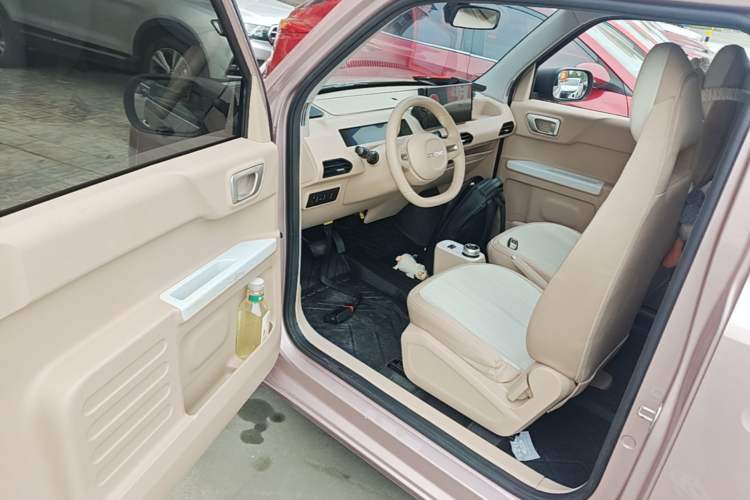 Used Geely Galaxy Panda 2023 Panda Mini 200km Endurance Bear Driver Seat