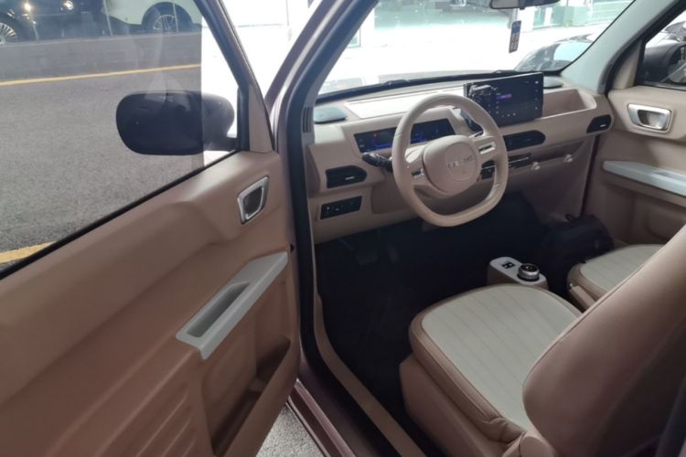 Used Geely Galaxy Panda 2023 Panda Mini 200km Endurance Bear Driver Seat