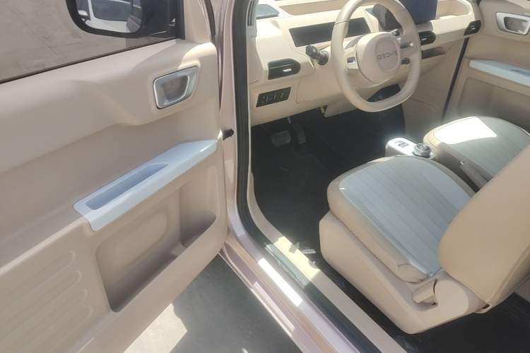 Used Geely Galaxy Panda 2023 Panda Mini 200km Endurance Bear Driver Seat