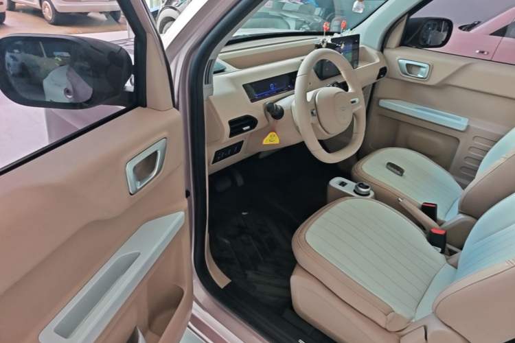 Used Geely Galaxy Panda 2023 Panda Mini 200km Endurance Bear Driver Seat