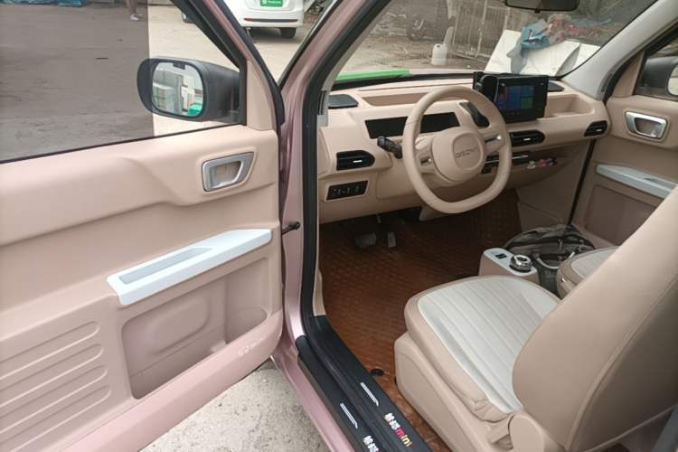 Used Geely Galaxy Panda 2023 Panda Mini 200km Little Yellow Duck Limited Edition — Happy as Can Be Driver Seat