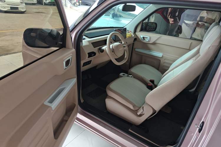 Used Geely Galaxy Panda 2023 Panda Mini 200km Endurance Bear Driver Seat
