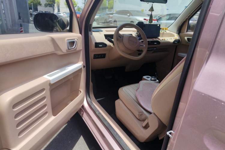 Used Geely Galaxy Panda 2023 Panda Mini 200km Little Yellow Duck Limited Edition — Happy as Can Be Driver Seat