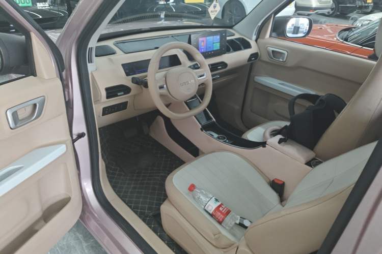 Used Geely Galaxy Panda 2023 Panda Mini 200km Endurance Bear Driver Seat