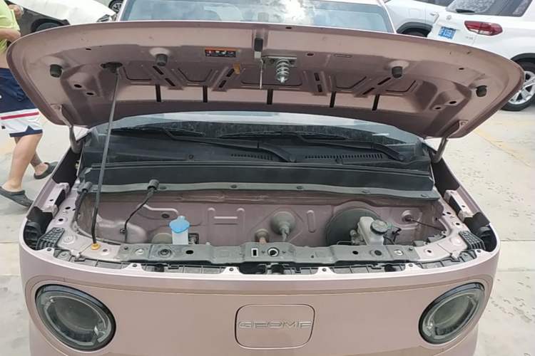 Used Geely Galaxy Panda 2023 Panda Mini 200km Endurance Bear Engine Bay