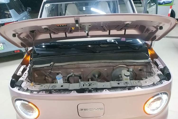Used Geely Galaxy Panda 2023 Panda Mini 200km Endurance Bear Engine Bay