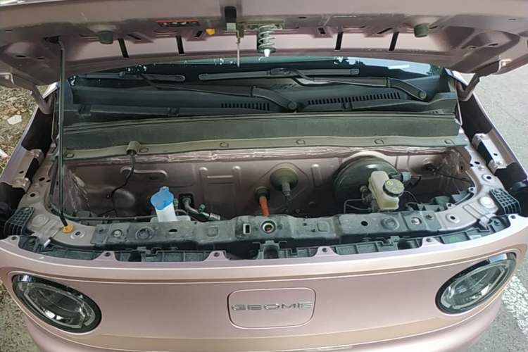 Used Geely Galaxy Panda 2023 Panda Mini 200km Endurance Bear Engine Bay