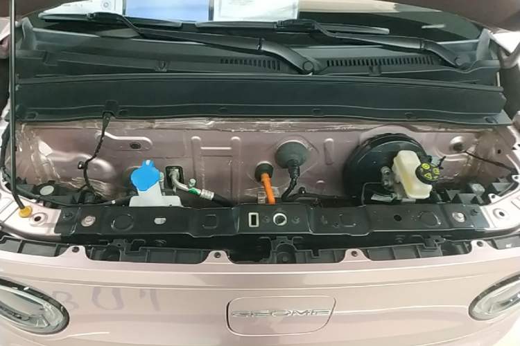 Used Geely Galaxy Panda 2023 Panda Mini 200km Endurance Bear Engine Bay