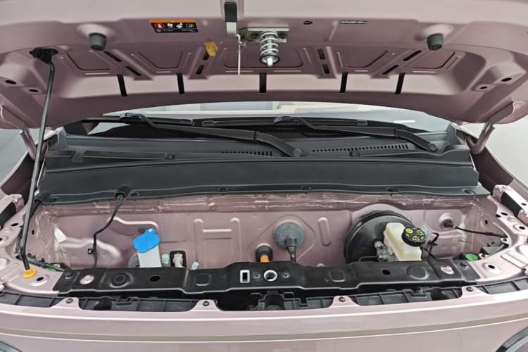 Used Geely Galaxy Panda 2023 Panda Mini 200km Endurance Bear Engine Bay
