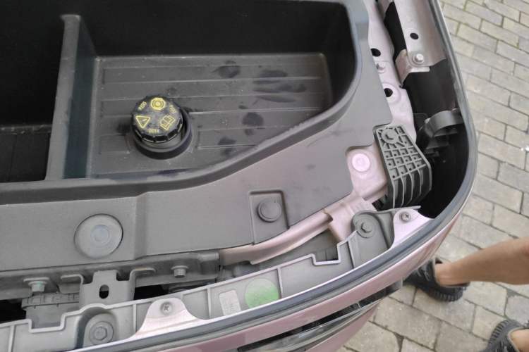 Used Geely Galaxy Panda 2023 Panda Mini 200km Endurance Bear Engine Bay Left