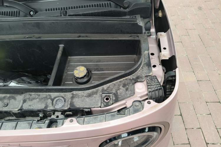 Used Geely Galaxy Panda 2023 Panda Mini 200km Endurance Bear Engine Bay Left