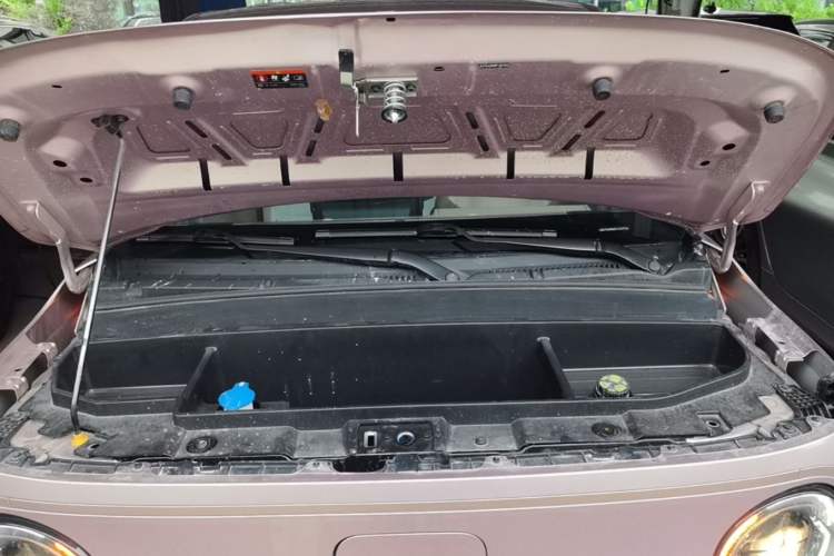 Used Geely Galaxy Panda 2023 Panda Mini 200km Endurance Bear Engine Bay