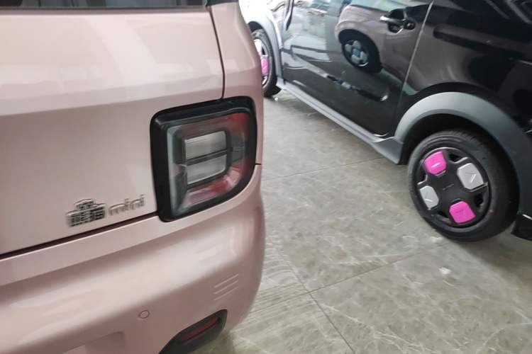 Used Geely Galaxy Panda 2023 Panda Mini 200km Endurance Bear Exterior 3