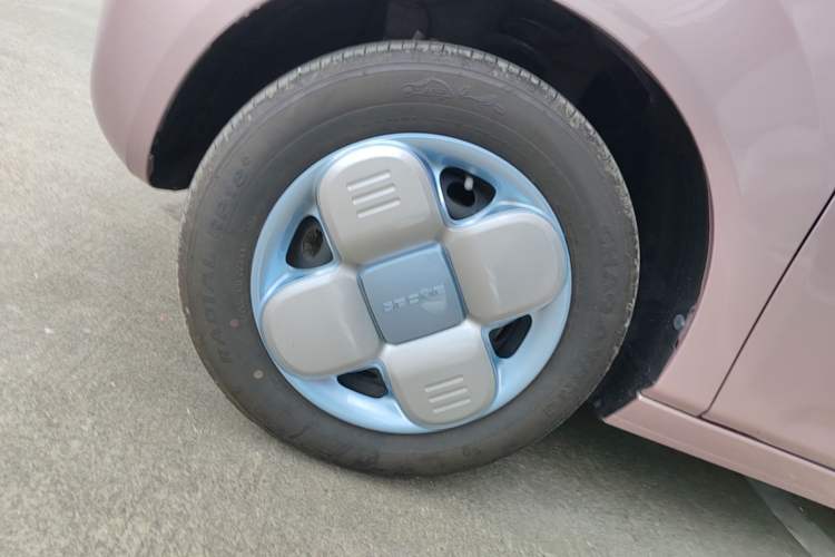 Used Geely Galaxy Panda 2023 Panda Mini 200km Endurance Bear Exterior 4
