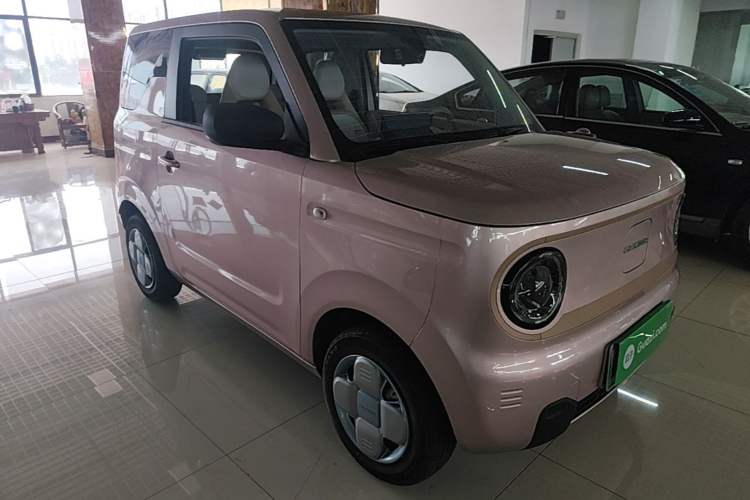 Used Geely Galaxy Panda 2023 Panda Mini 200km Endurance Bear Front Right 45 Deg