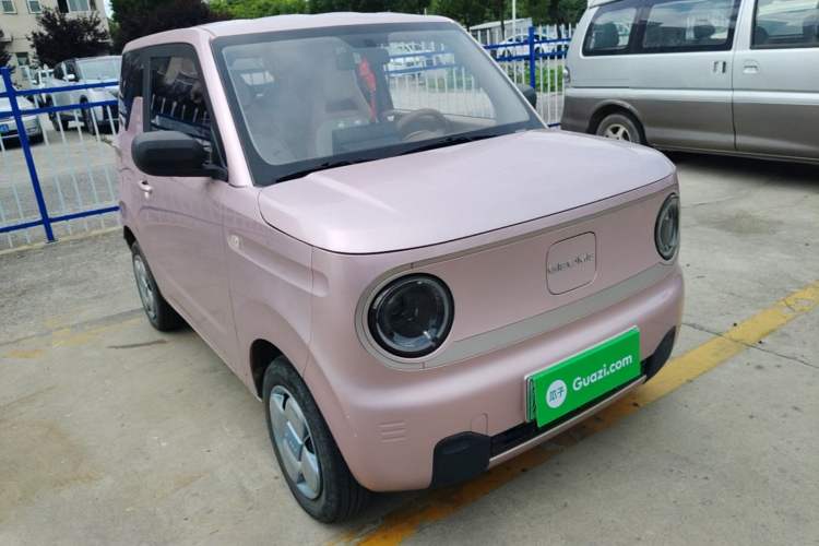 Used Geely Galaxy Panda 2023 Panda Mini 200km Endurance Bear Front Right 45 Deg