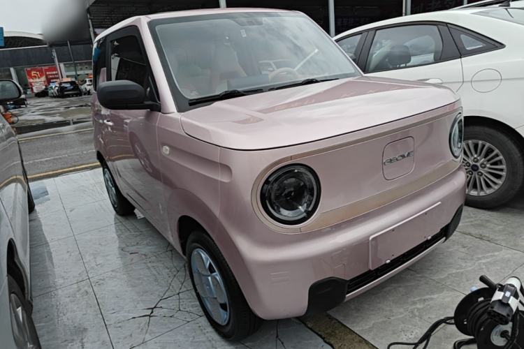 Used Geely Galaxy Panda 2023 Panda Mini 200km Endurance Bear Front Right 45 Deg