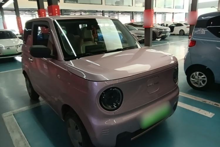 Used Geely Galaxy Panda 2023 Panda Mini 200km Endurance Bear Front Right 45 Deg