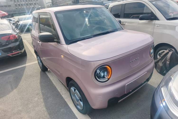 Used Geely Galaxy Panda 2023 Panda Mini 200km Endurance Bear Front Right 45 Deg
