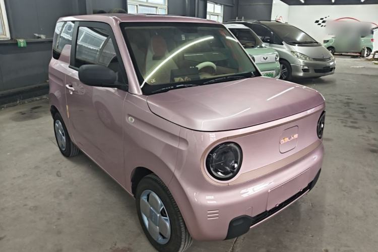 Used Geely Galaxy Panda 2023 Panda Mini 200km Endurance Bear Front Right 45 Deg