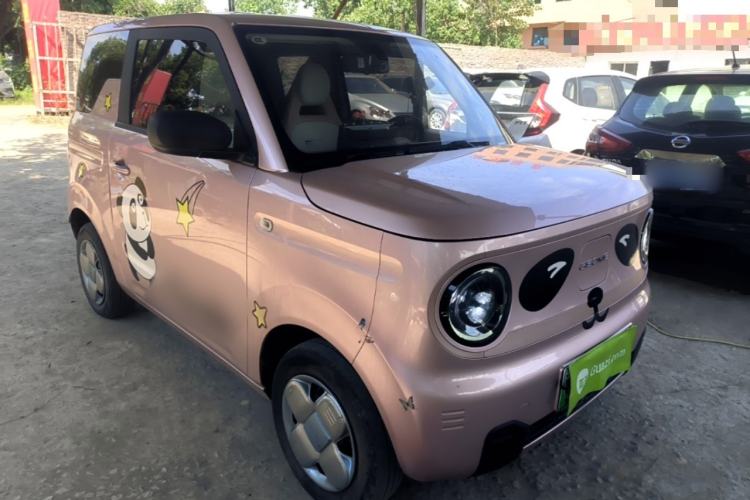 Used Geely Galaxy Panda 2023 Panda Mini 200km Endurance Bear Front Right 45 Deg