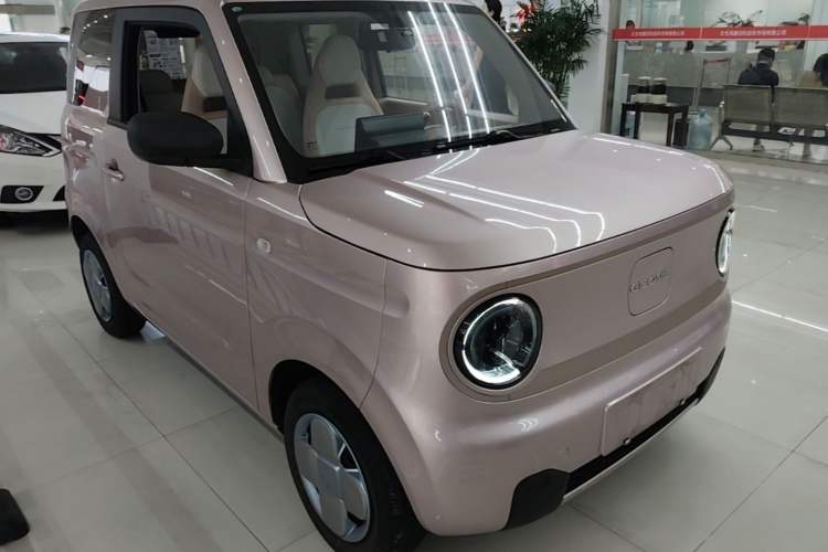 Used Geely Galaxy Panda 2023 Panda Mini 200km Endurance Bear Front Right 45 Deg