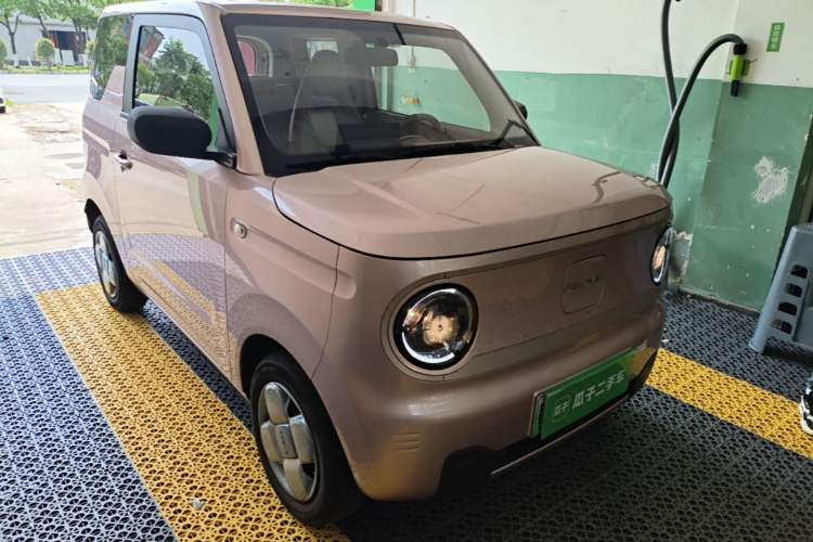 Used Geely Galaxy Panda 2023 Panda Mini 200km Endurance Bear Front Right 45 Deg
