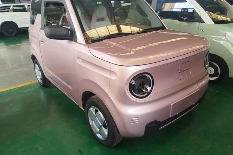 Used Geely Galaxy Panda 2023 Panda Mini 200km Endurance Bear Front Right 45 Deg