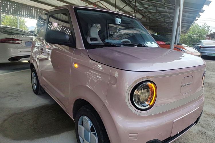 Used Geely Galaxy Panda 2023 Panda Mini 200km "Lucky Duck" Limited Edition – Lucky You! Front Right 45 Deg