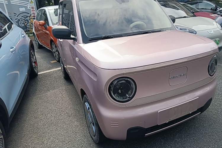 Used Geely Galaxy Panda 2023 Panda Mini 200km Endurance Bear Front Right 45 Deg