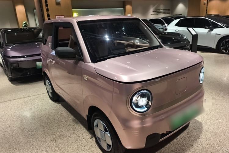 Used Geely Galaxy Panda 2023 Panda Mini 200km Endurance Bear Front Right 45 Deg
